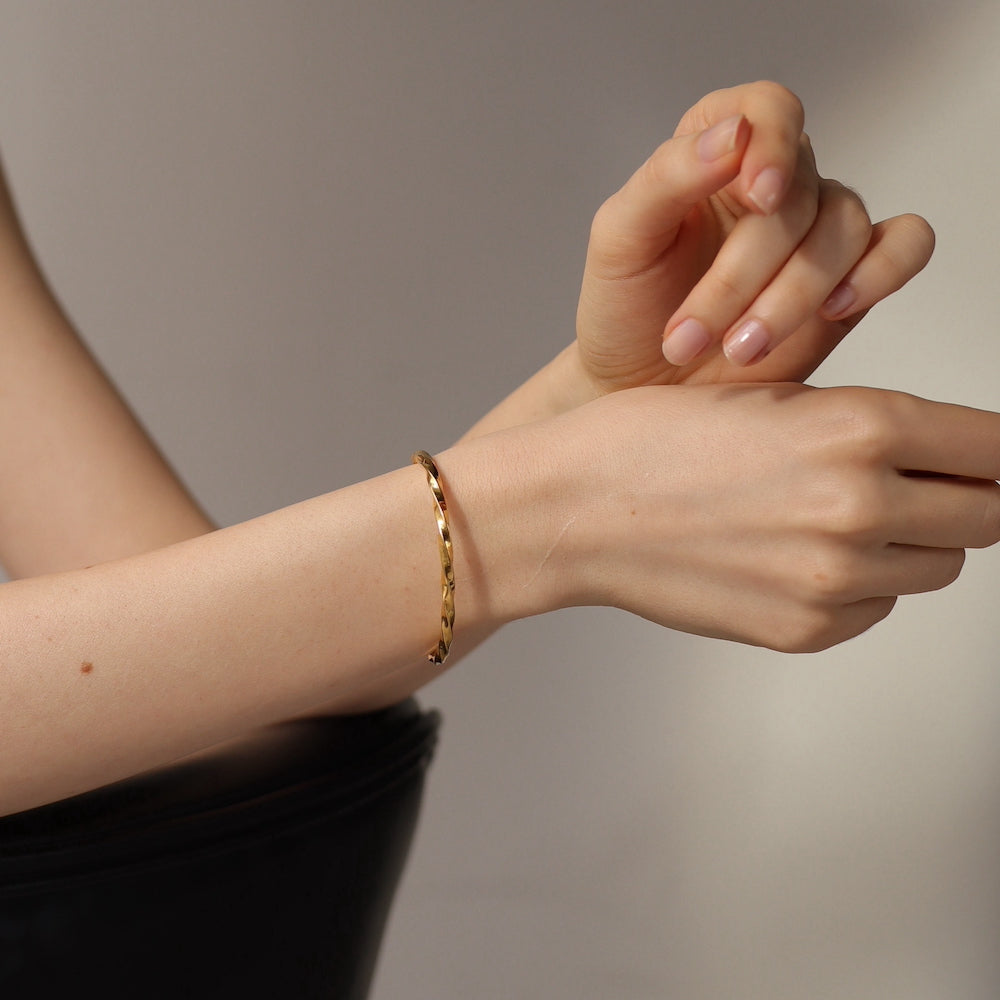 N060 stainless twist bangle
