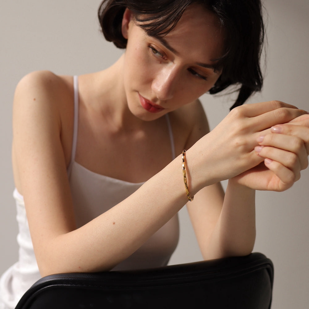 N060 stainless twist bangle