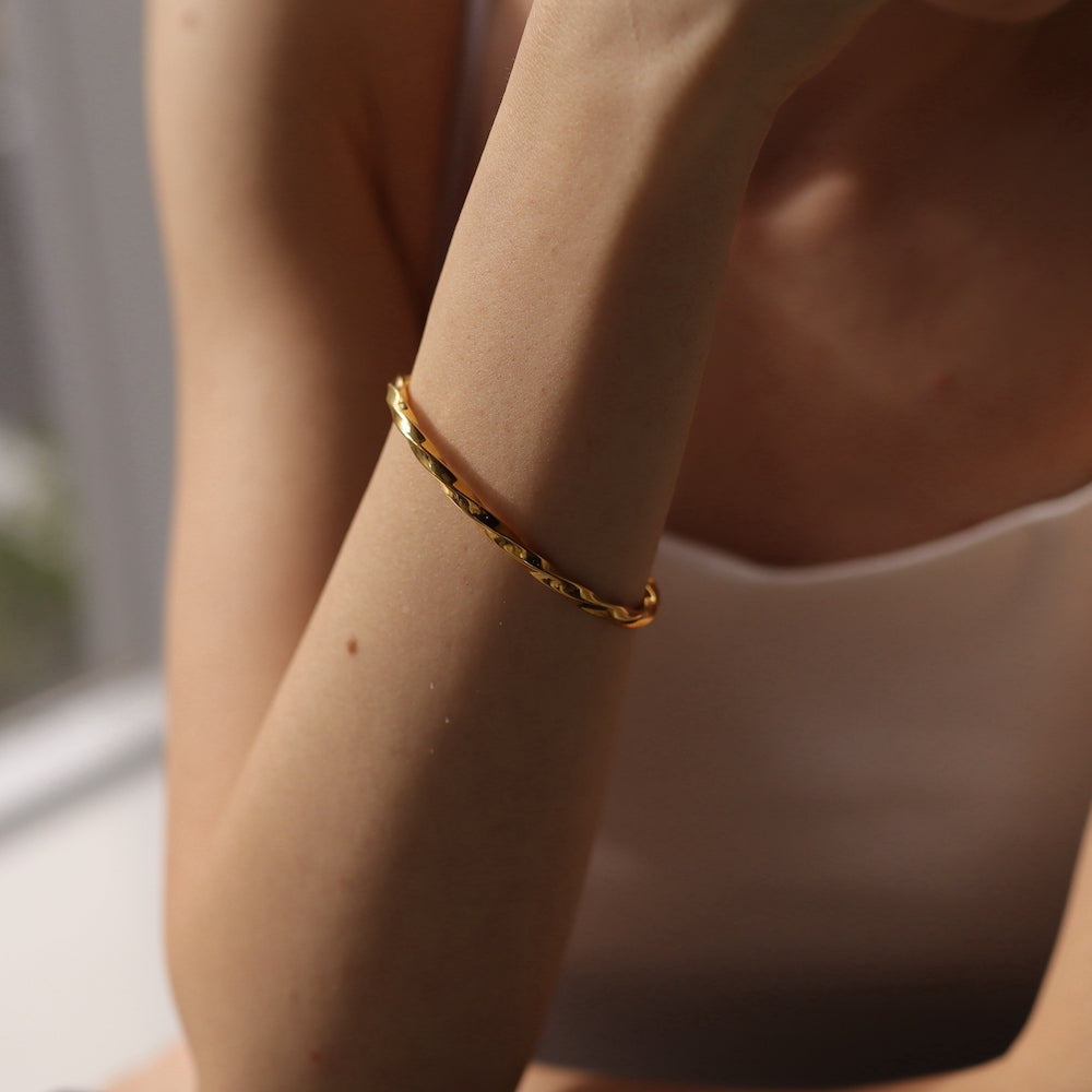 N060 stainless twist bangle