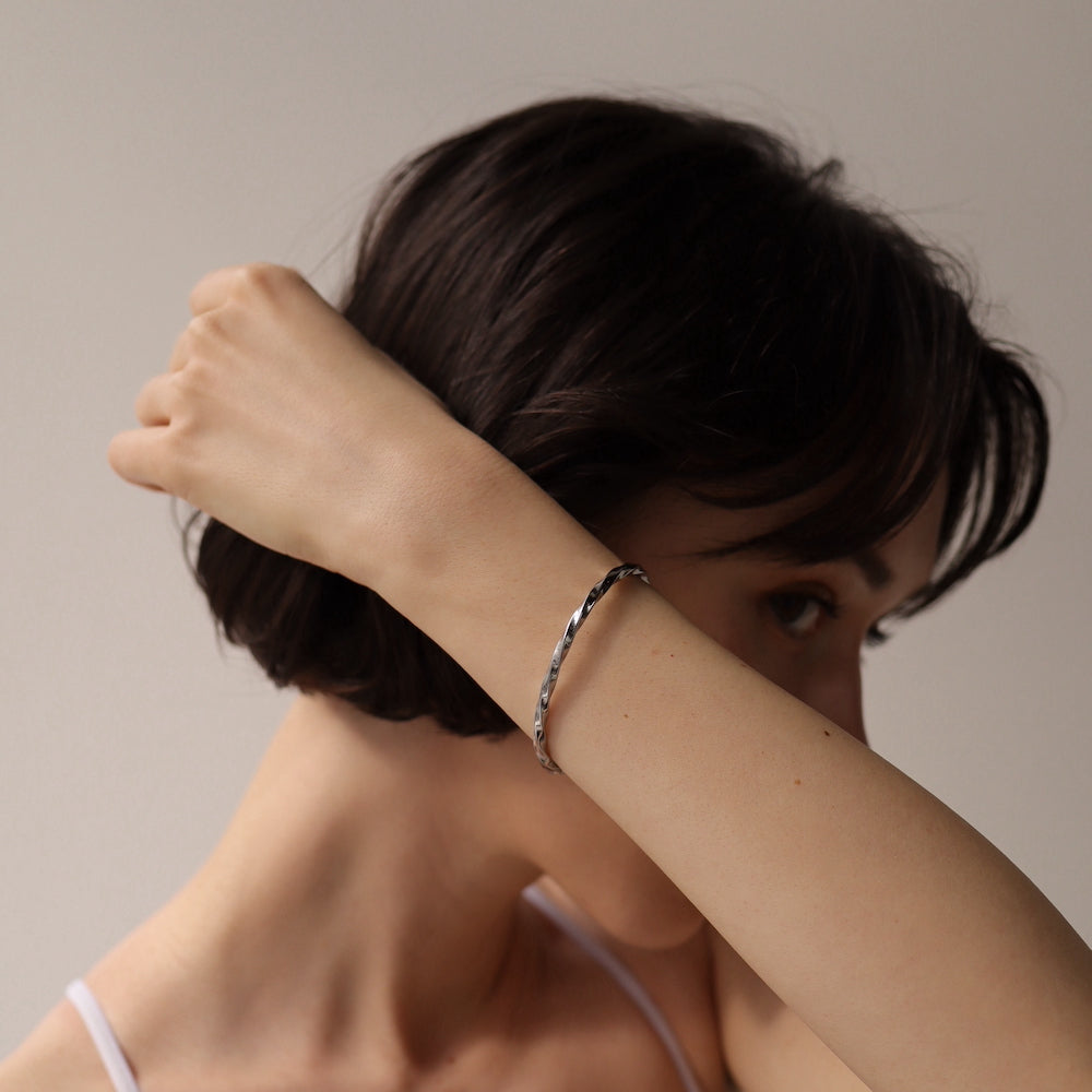 N060 stainless twist bangle