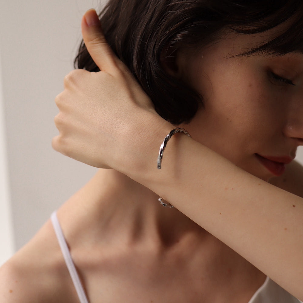 N060 stainless twist bangle