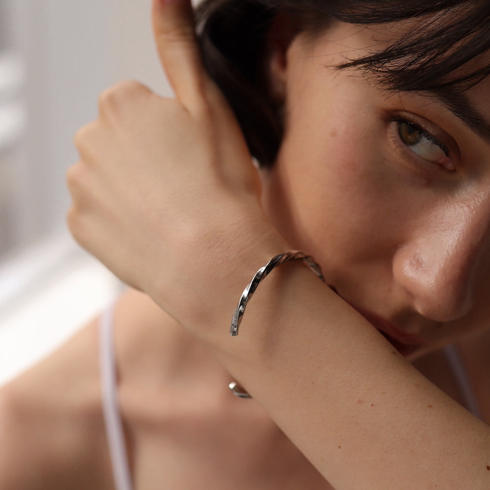 N060 stainless twist bangle