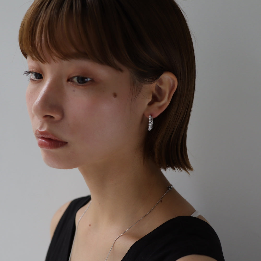 P134 zirconia and pearl half foop pierce