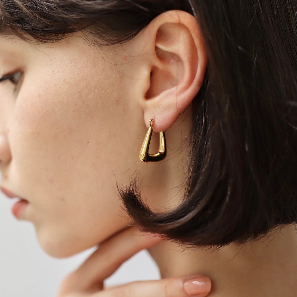 P218 stainless triangle gold hoop pierce