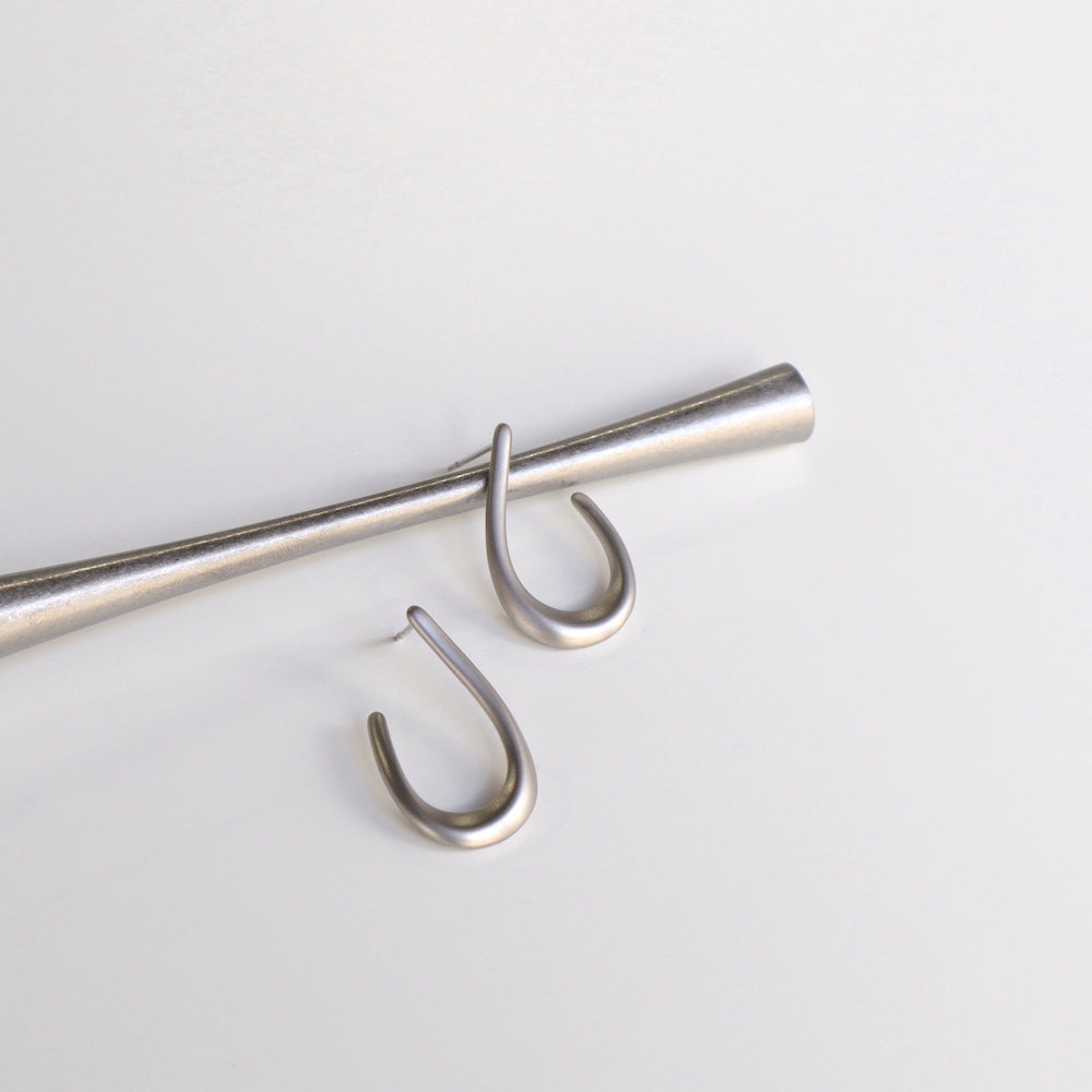P054 open drop matte pierce