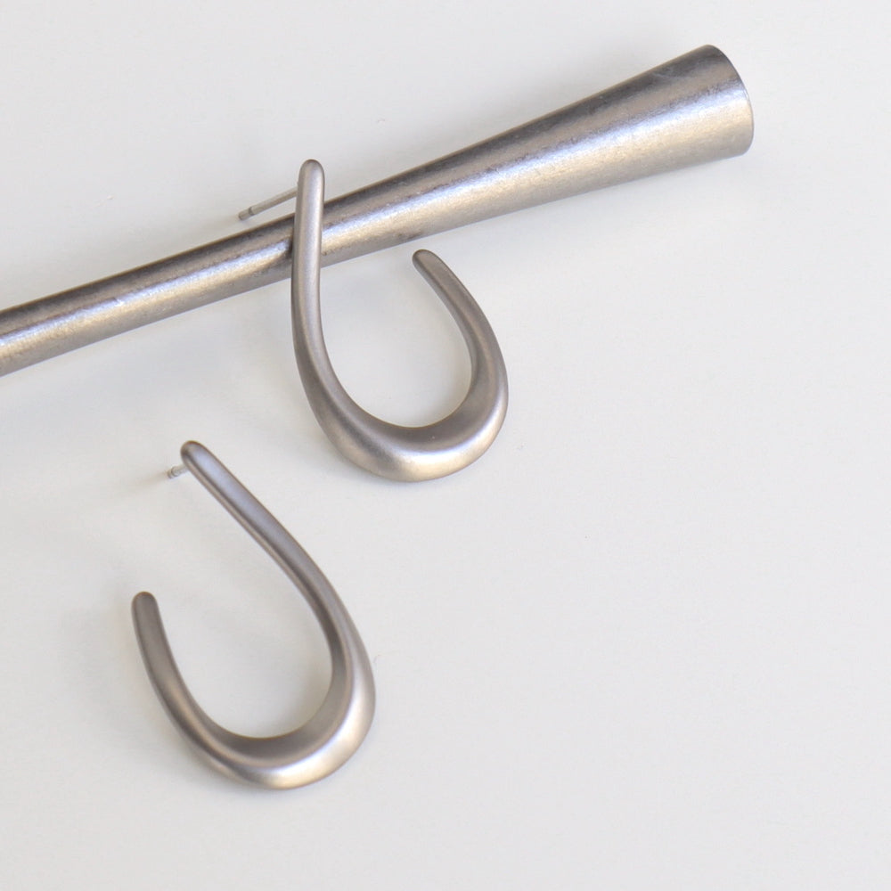 P054 open drop matte pierce