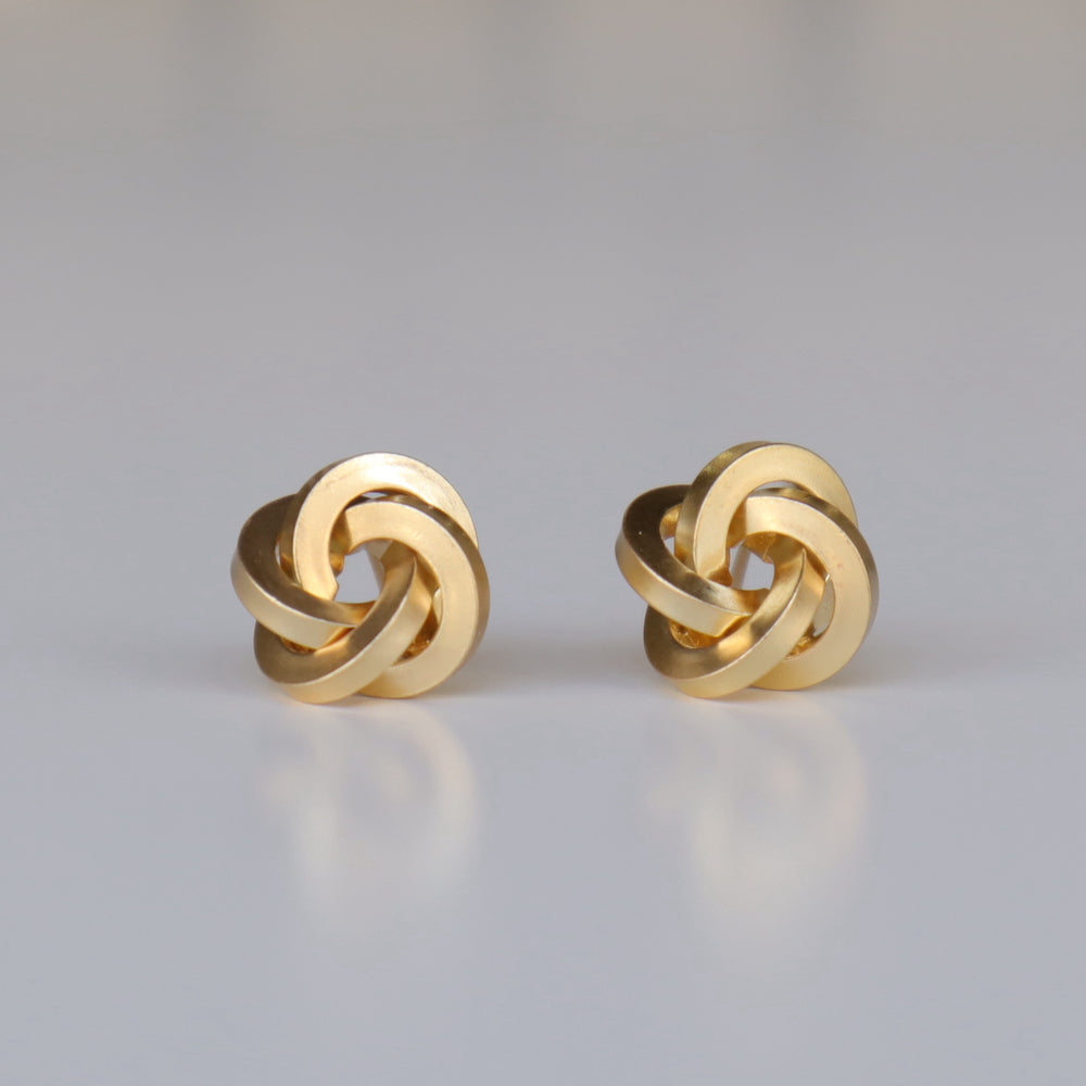 P376 matte gold knot pierce/earring