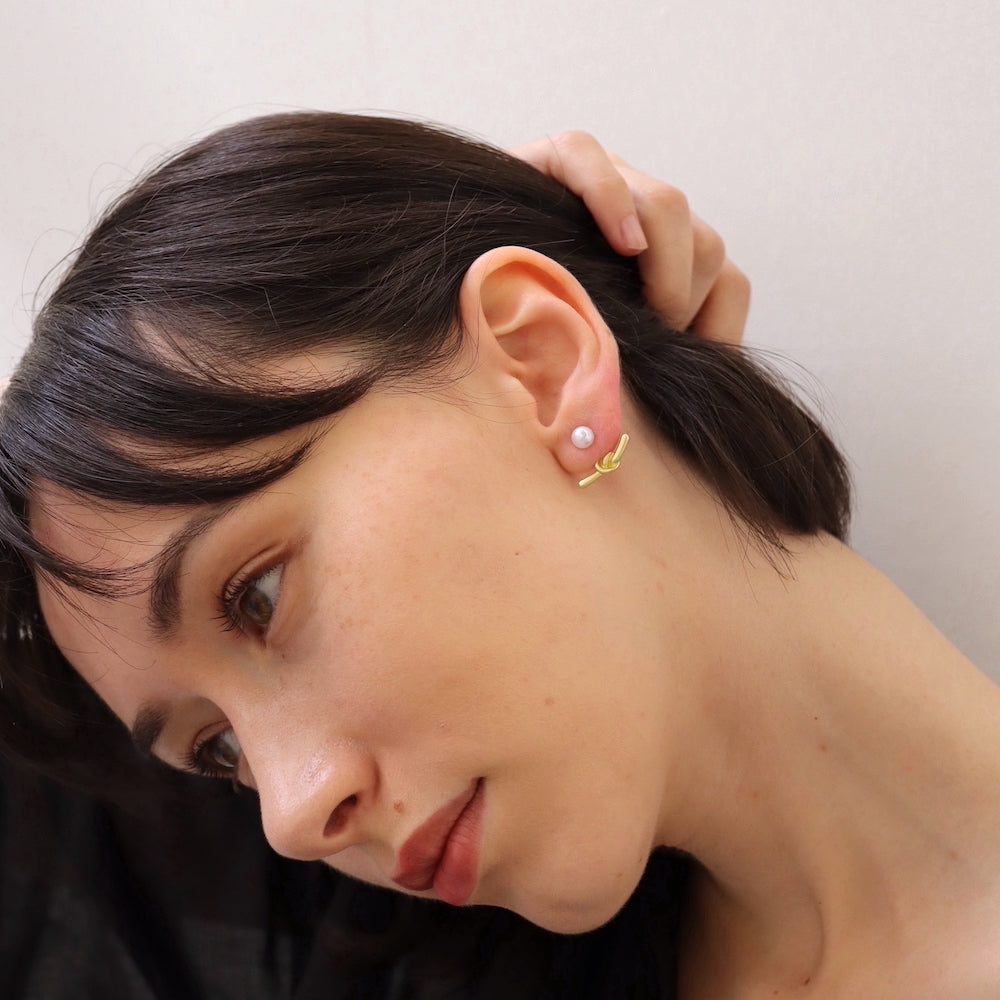 P088 knot design back catch pierce