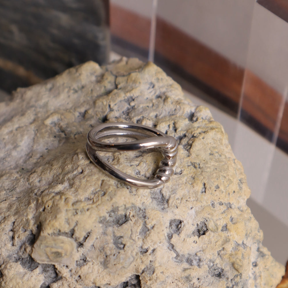R051 stainless oversized twist knot ring
