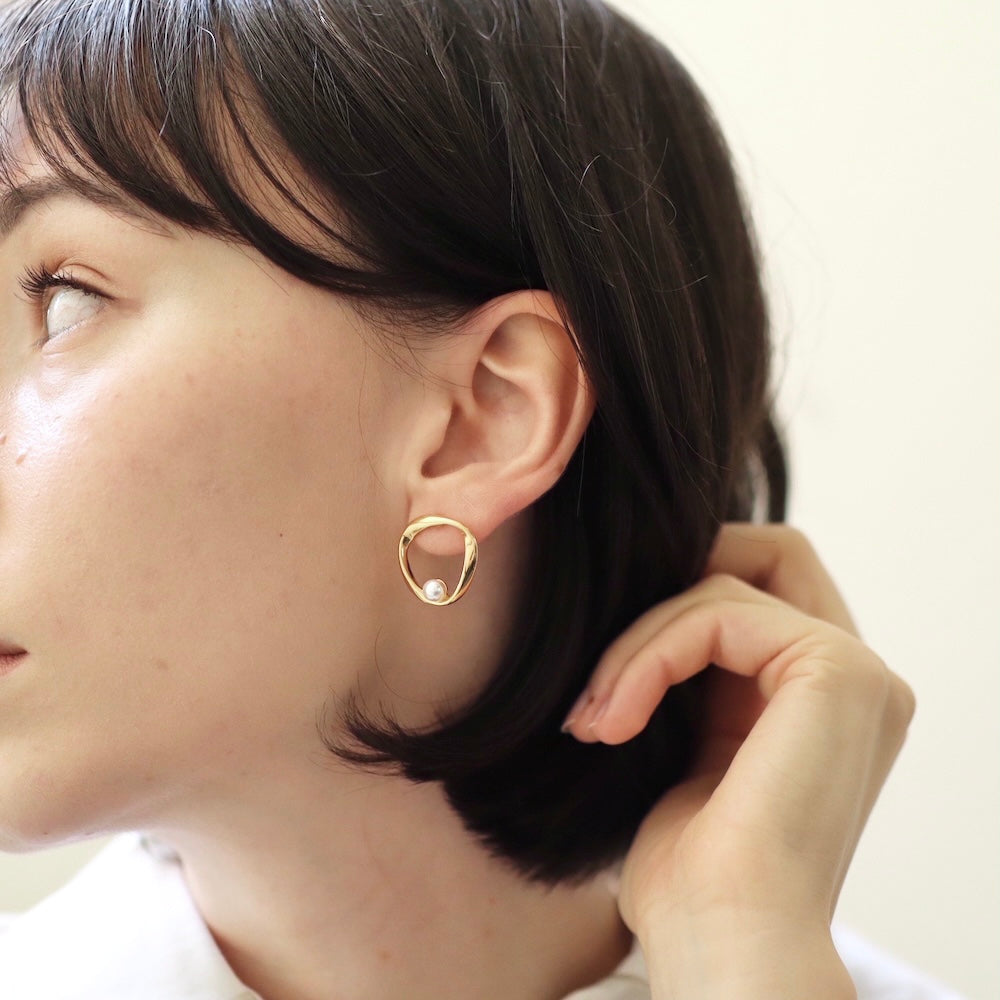P266 stainless circle one pearl pierce