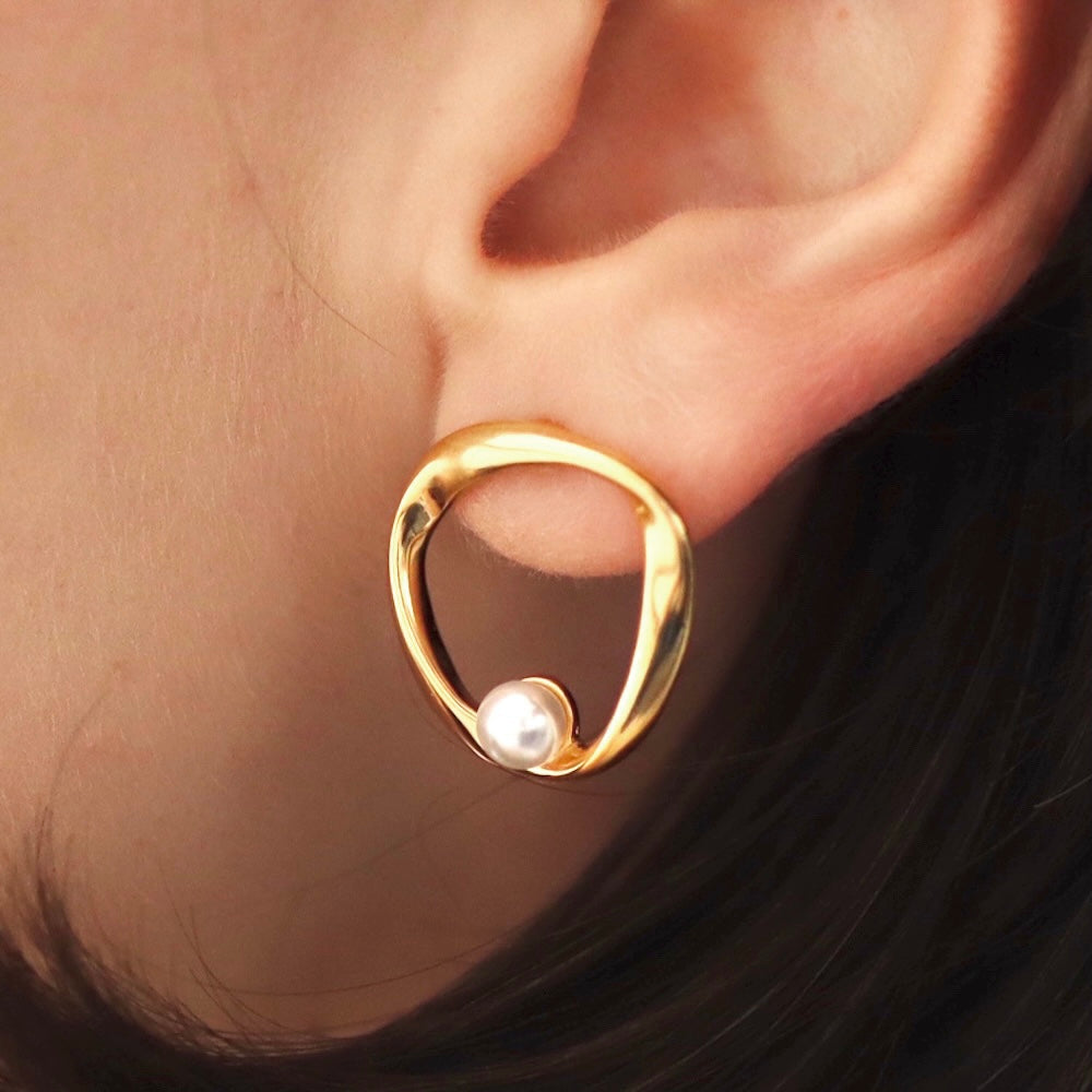 P266 stainless circle one pearl pierce