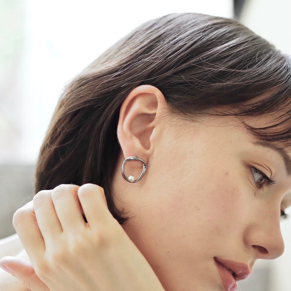 P266 stainless circle one pearl pierce