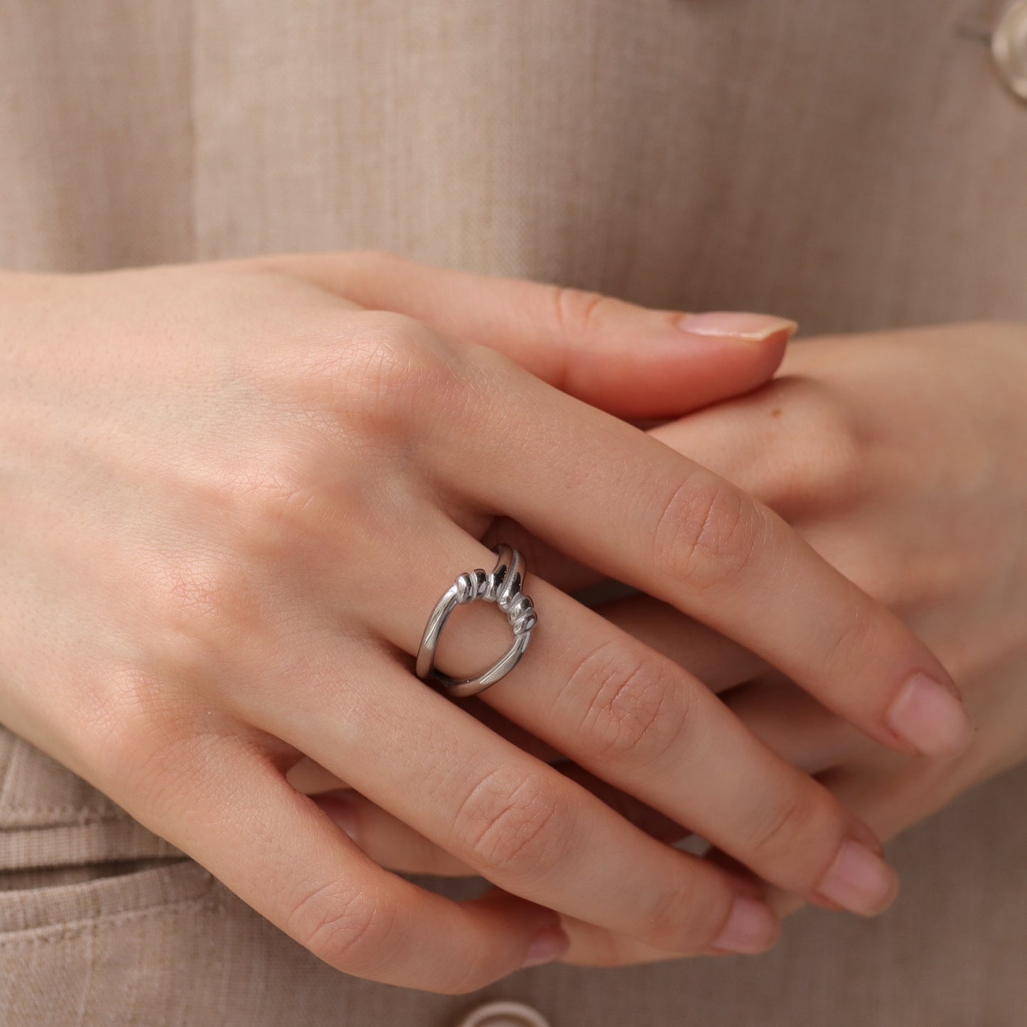 R051 stainless oversized twist knot ring