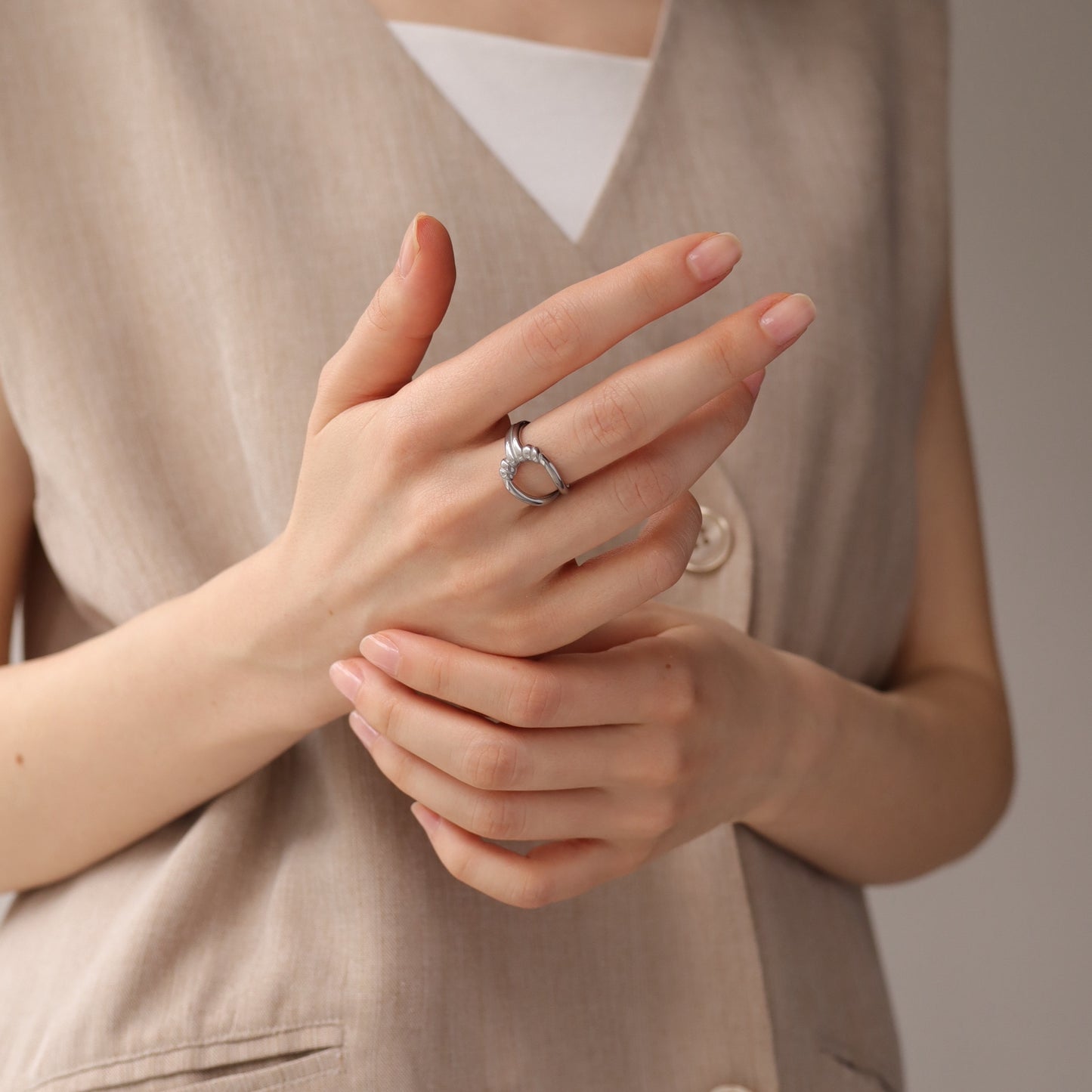 R051 stainless oversized twist knot ring