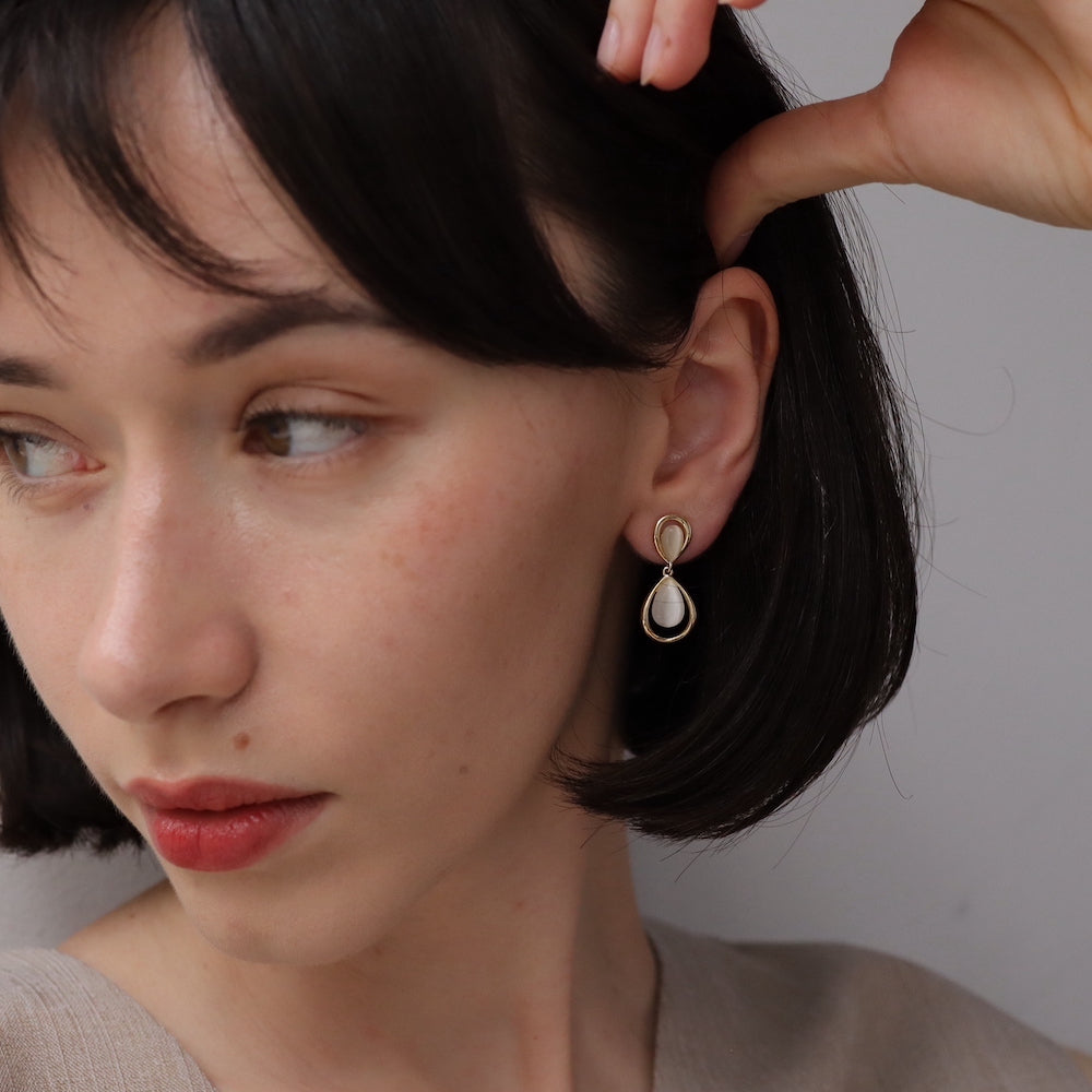 P231 synthetic cat's eye stone drop pierce