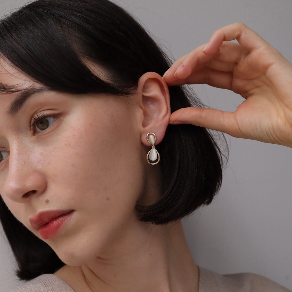 P231 synthetic cat's eye stone drop pierce