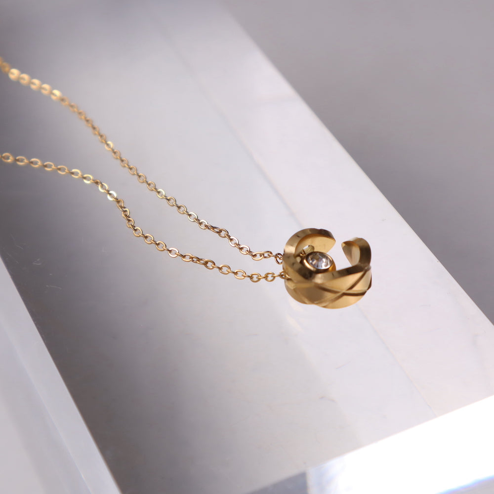 N121 stainless quilting pendant necklace