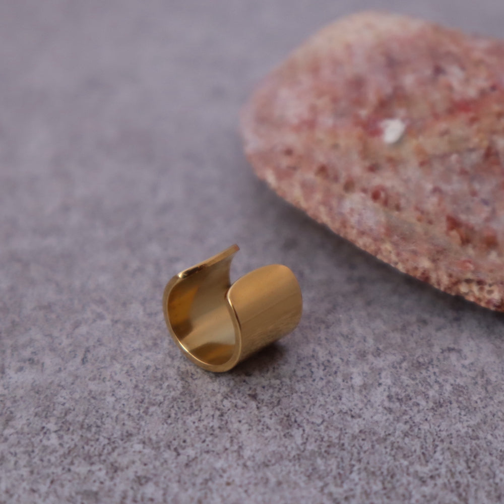 C025 stainless simple wide ear cuff