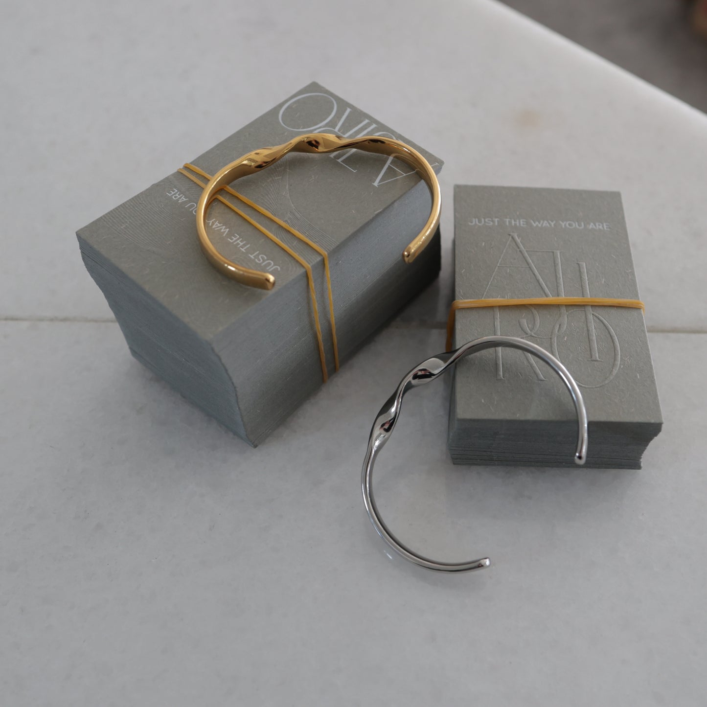 N086 stainless twist bangle