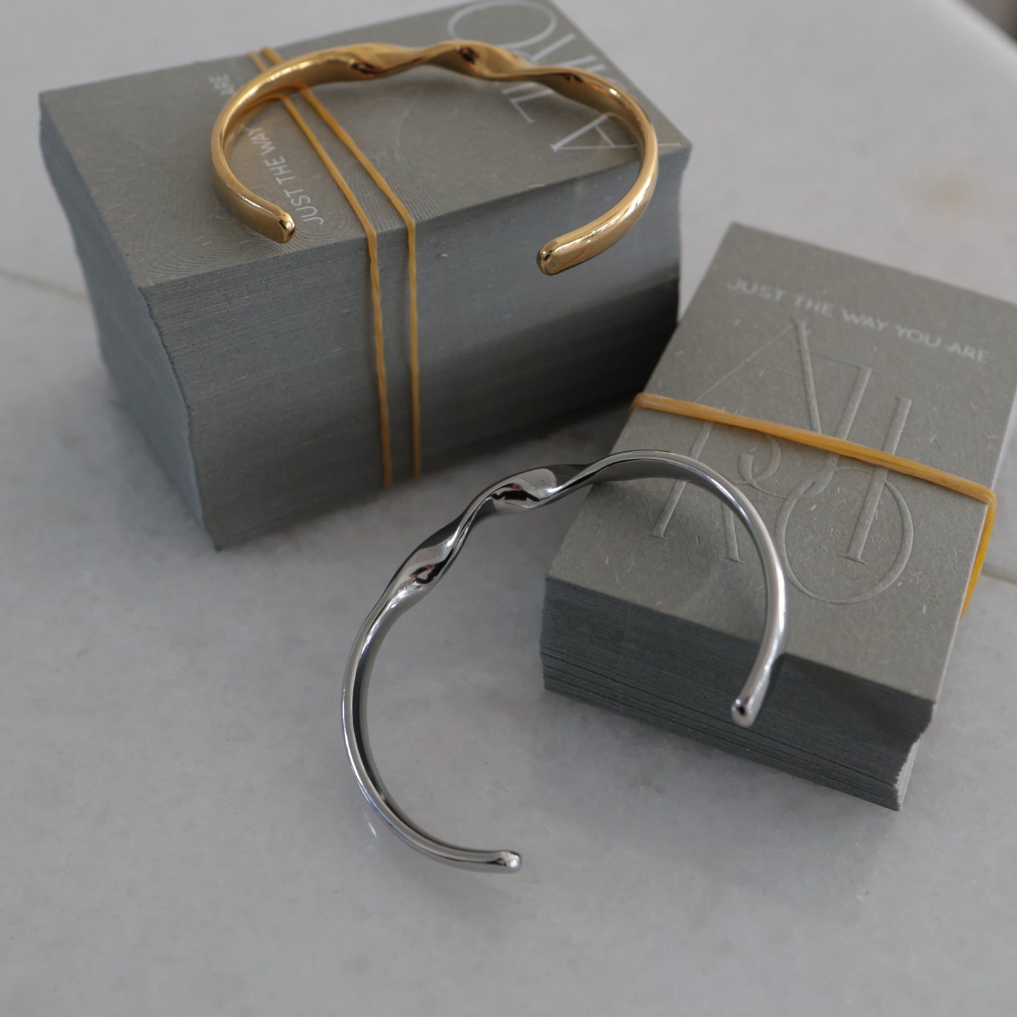 N086 stainless twist bangle