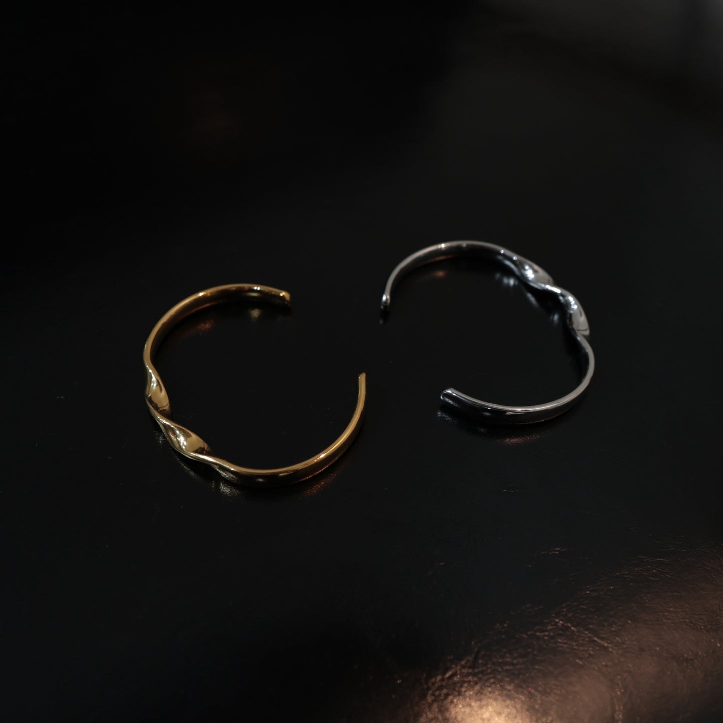N086 stainless twist bangle