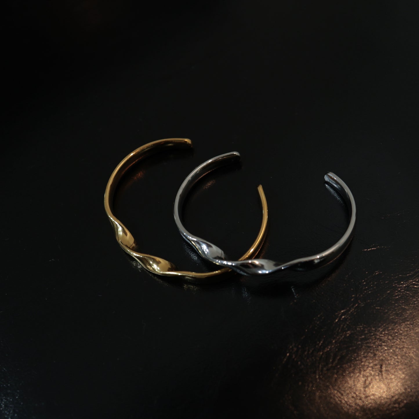 N086 stainless twist bangle