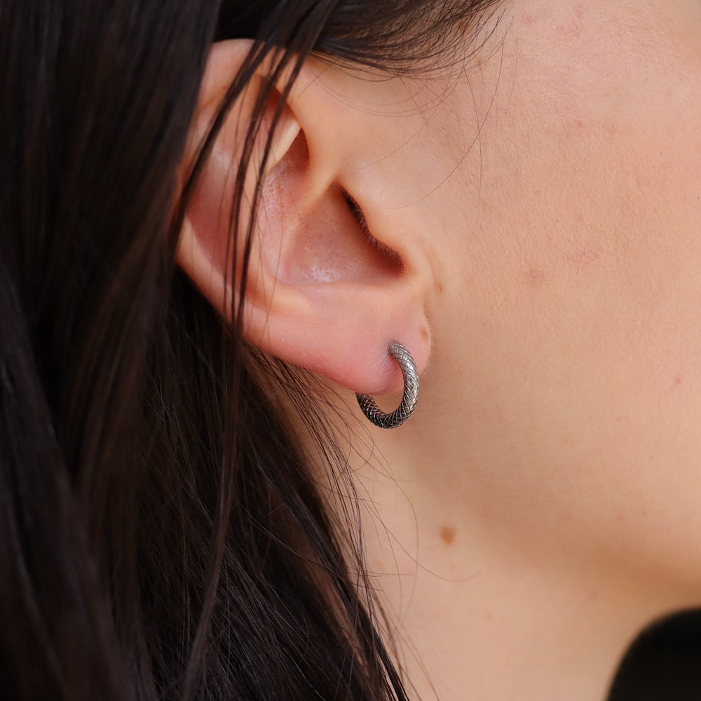 P033 stainless lattice pattern hoop pierce