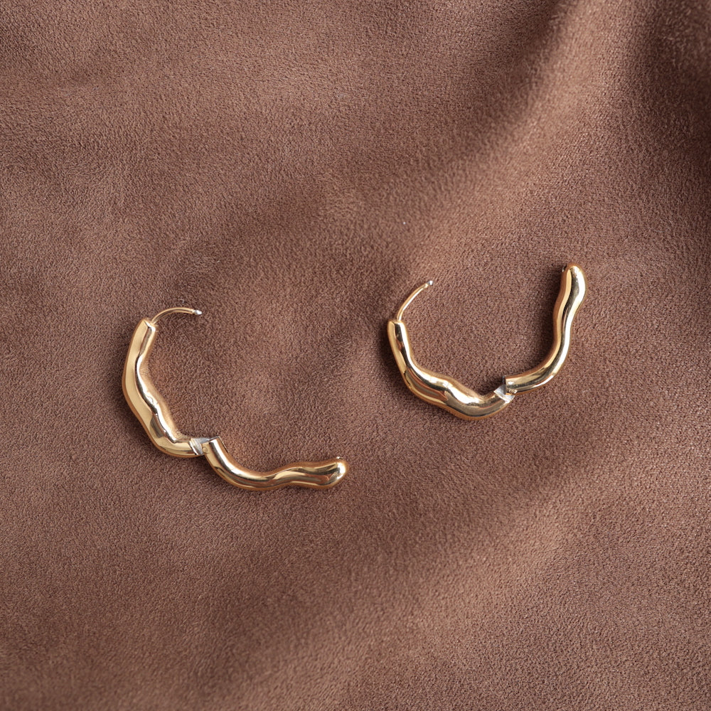 P278 stainless wave hoop pierce