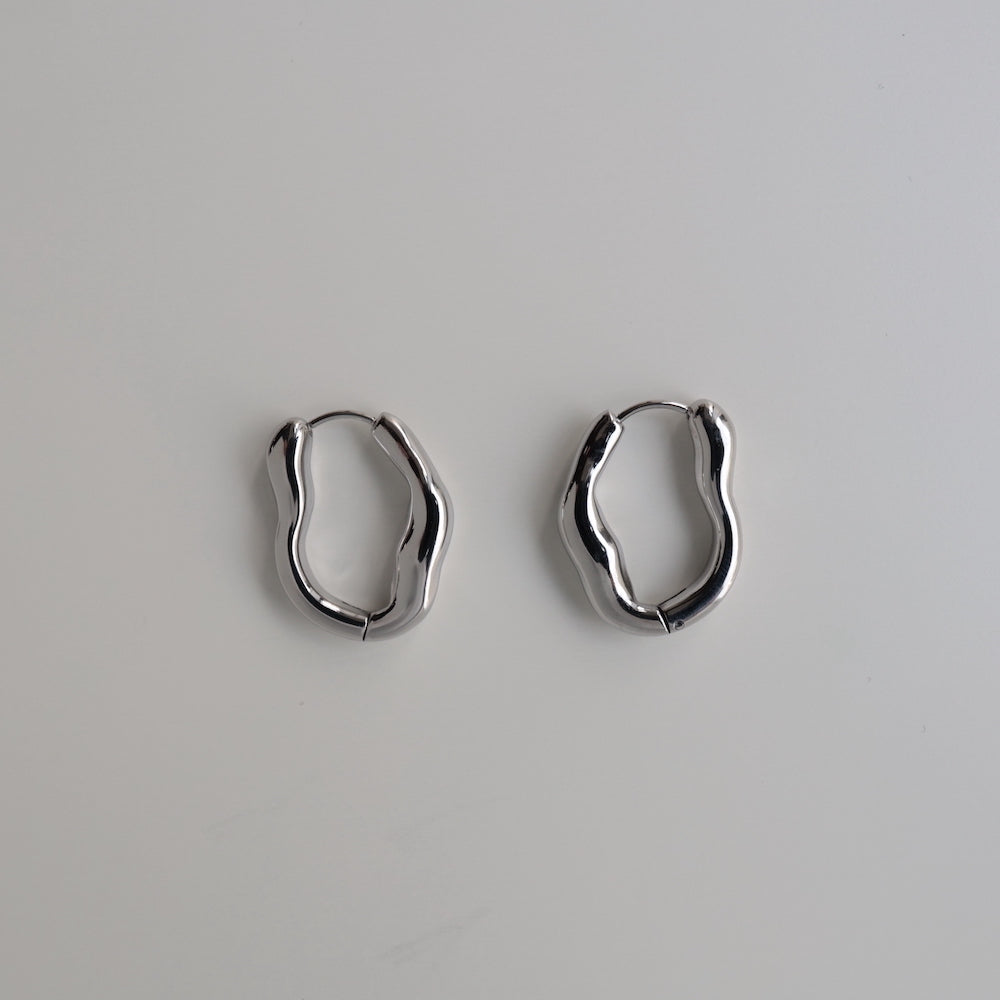 P278 stainless wave hoop pierce