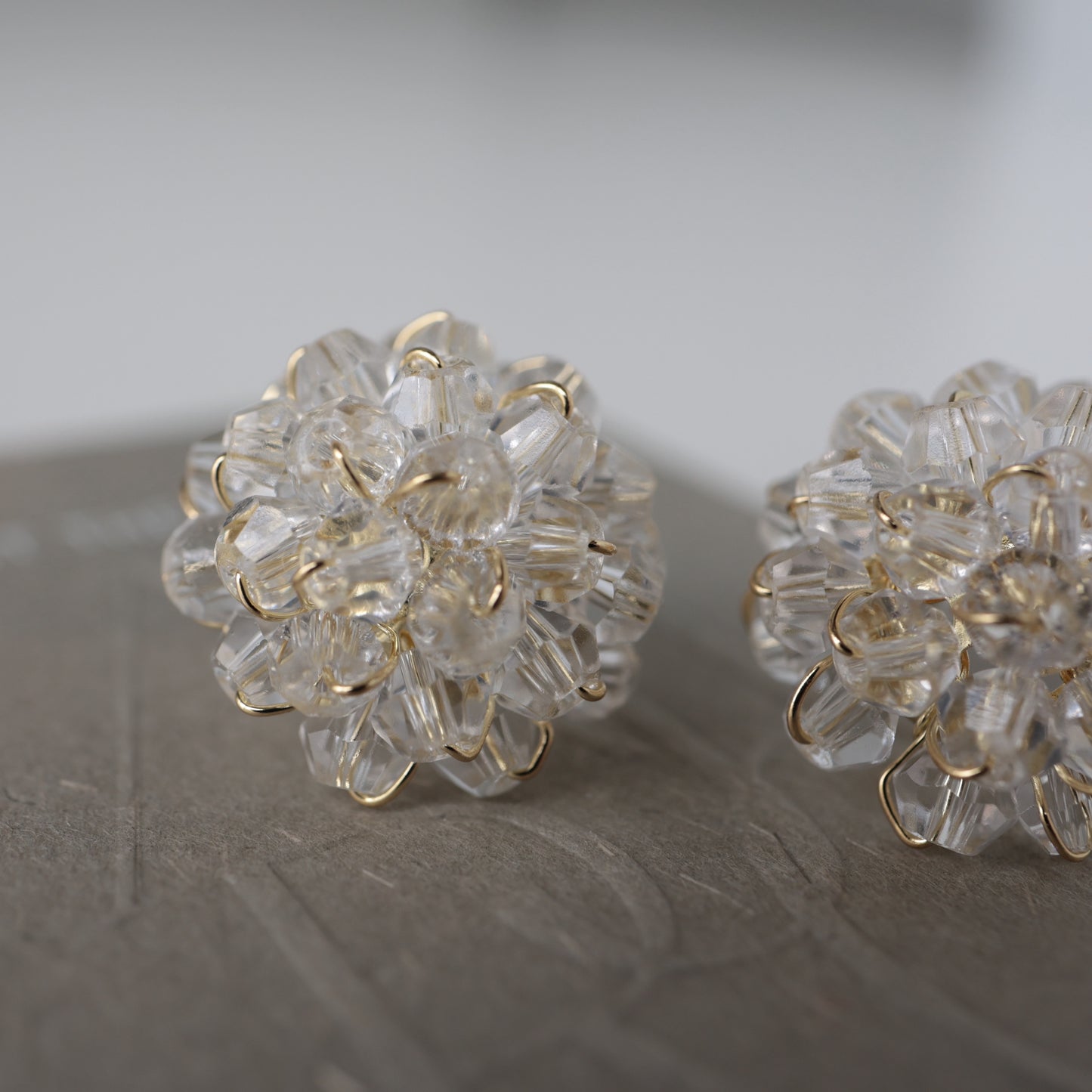 P209 clear flower bead pierce