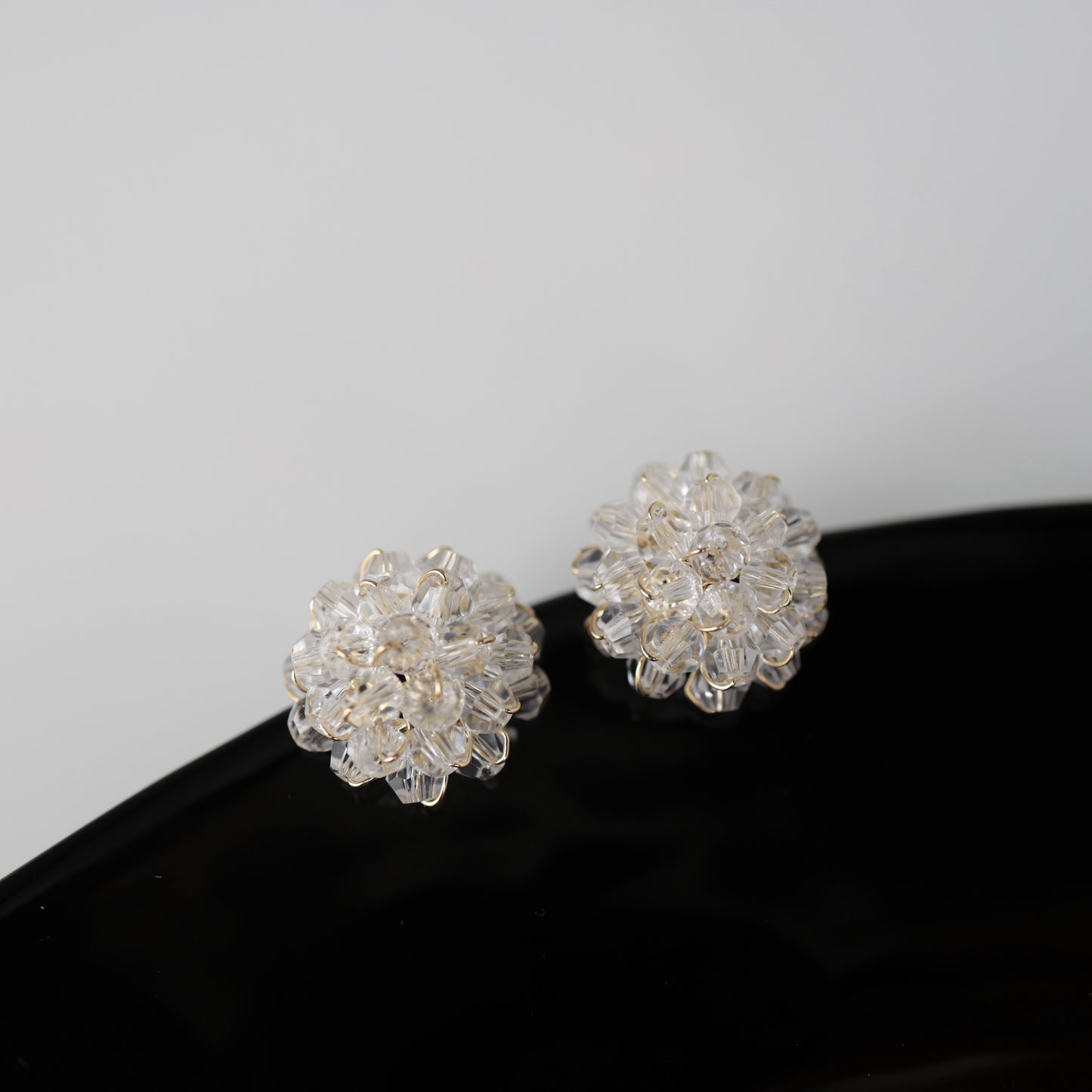 P209 clear flower bead pierce