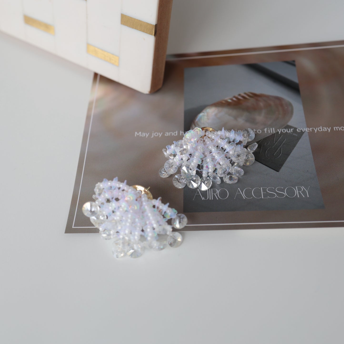 P099 handmade clear flower bead statement earrings