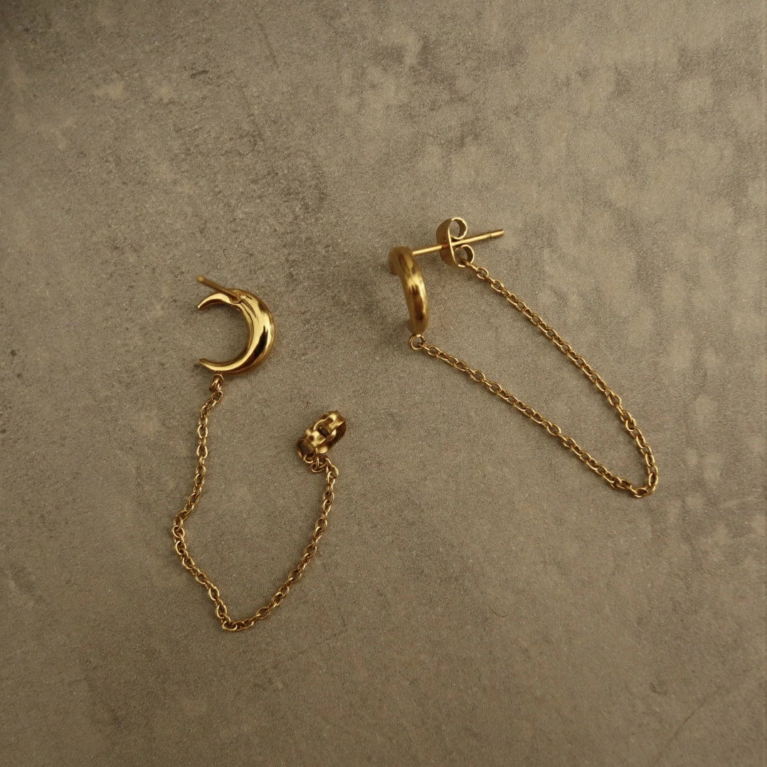 P124  stainless moon design chain hoop pierce