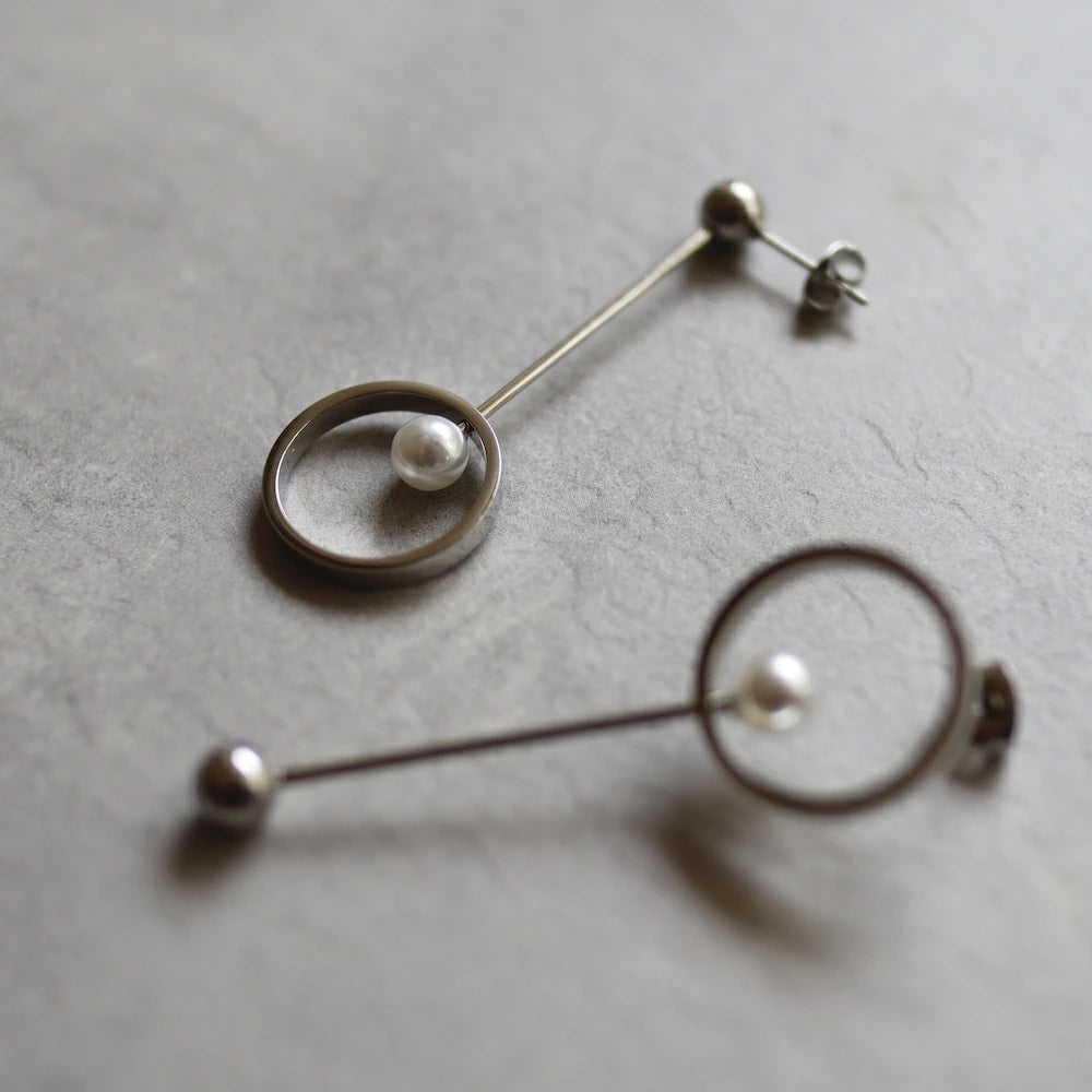 P053  stainless stick pearl asymmetry pierce