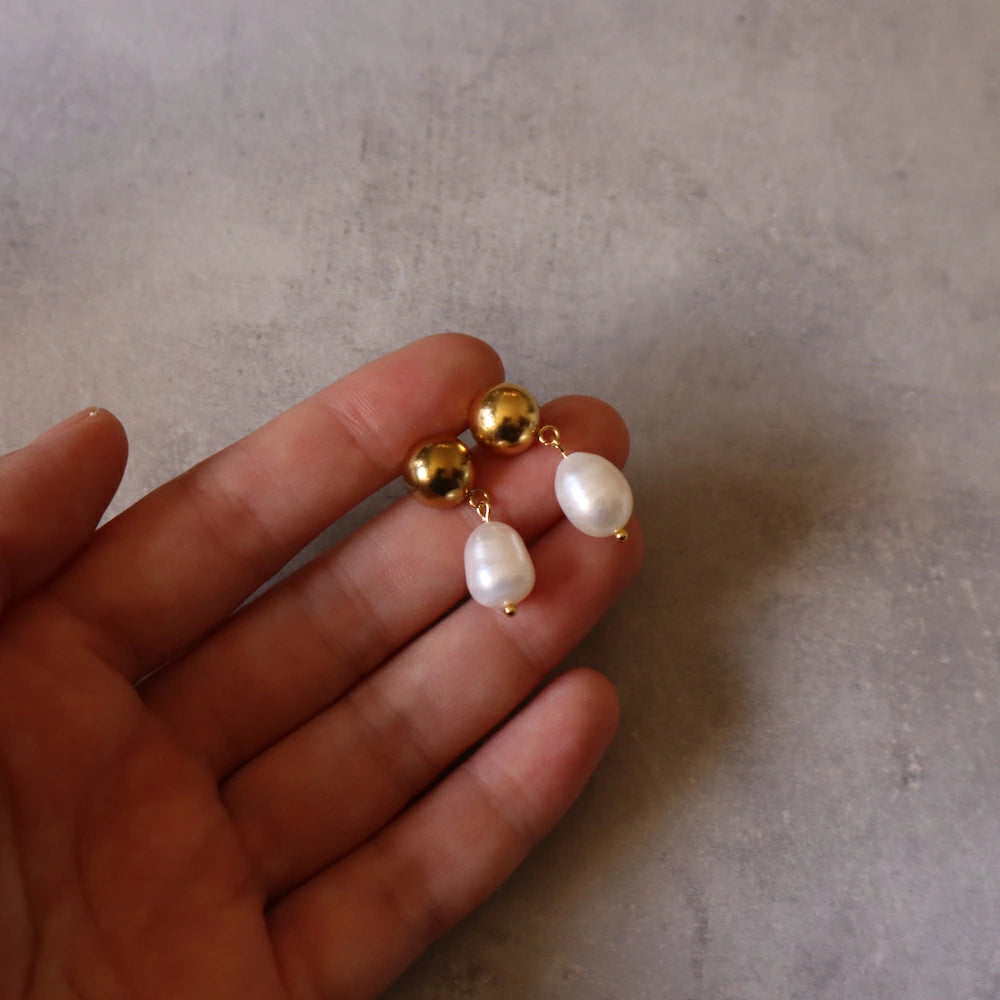 P310  stainless pearl charm pierce