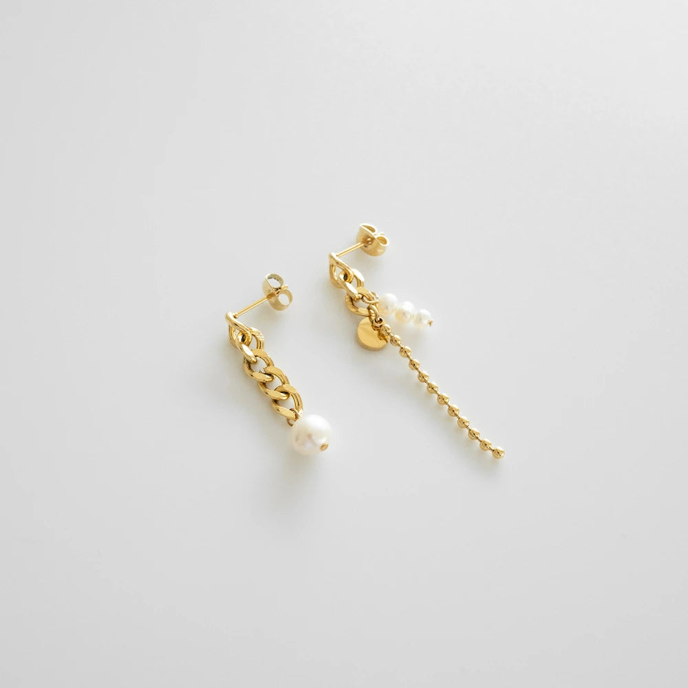 P326  stainless asymmetry pearl chain pierce
