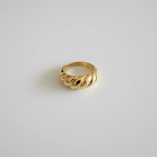 R092  stainless croissant ring