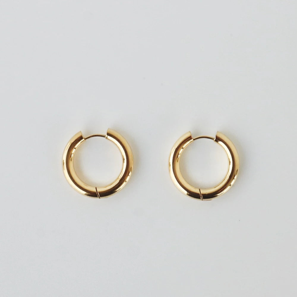 P064  stainless simple gold hoop pierce
