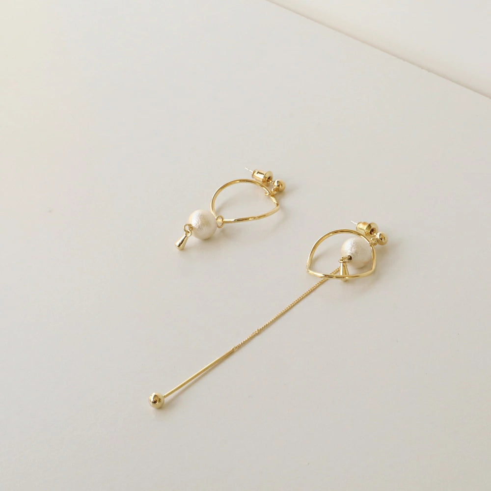 P151  asymmetry cotton pearl hoop pierce