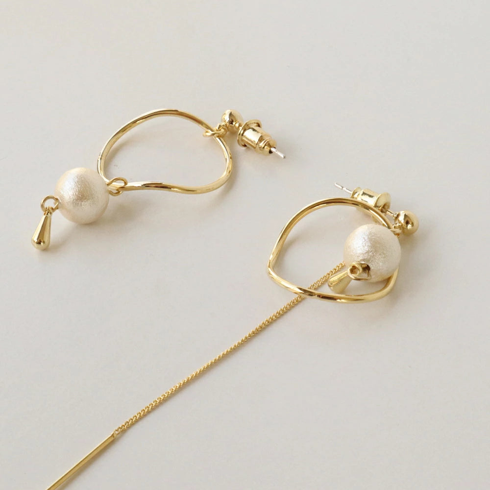 P151  asymmetry cotton pearl hoop pierce