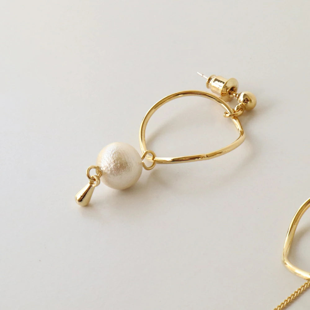 P151  asymmetry cotton pearl hoop pierce