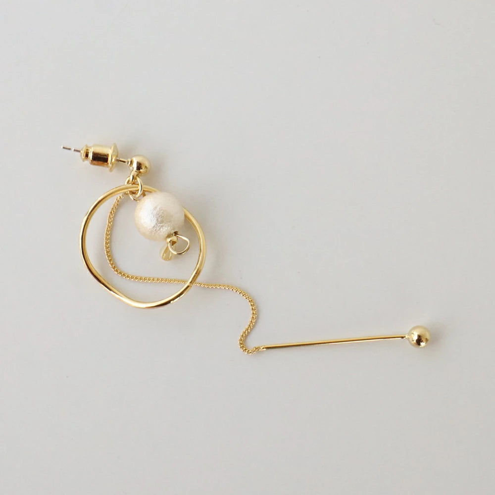 P151  asymmetry cotton pearl hoop pierce