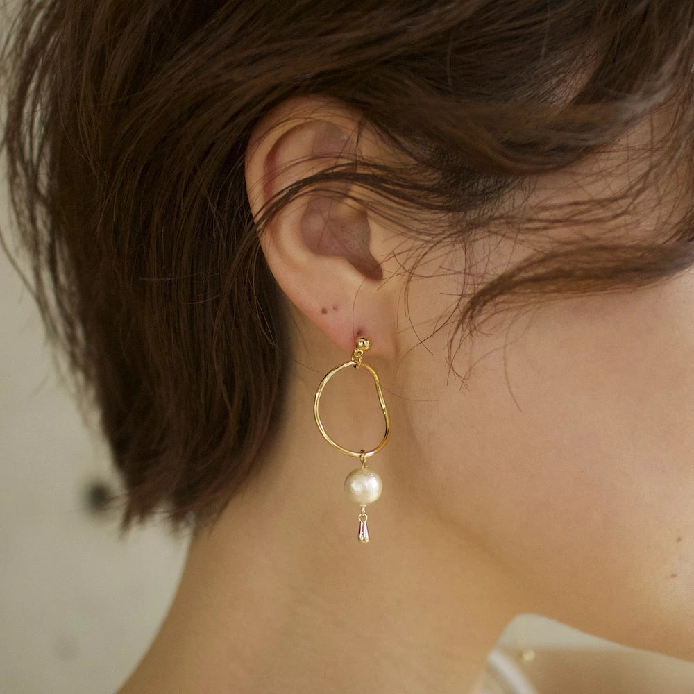 P151  asymmetry cotton pearl hoop pierce