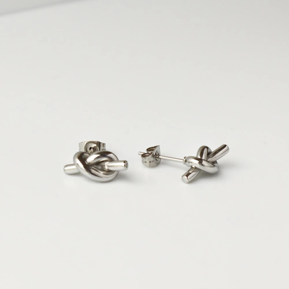 P090  stainless knot design minimum pierce