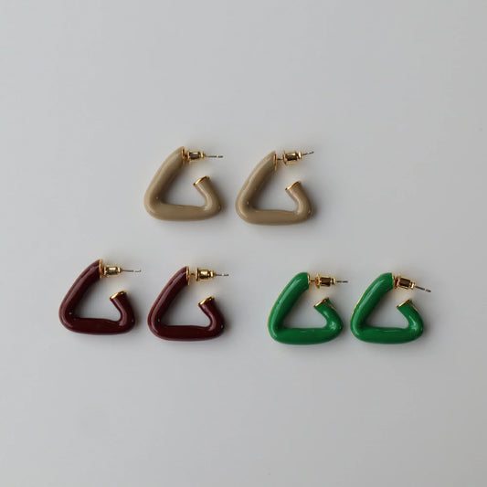 P372  color triangle pierce