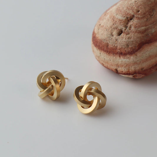 P376  matte gold knot pierce