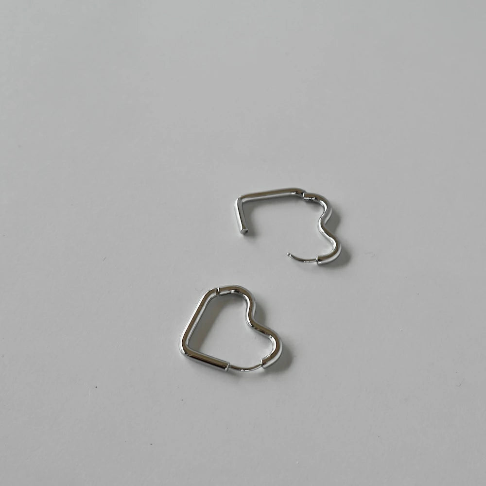 P126  stainless heart hoop pierce