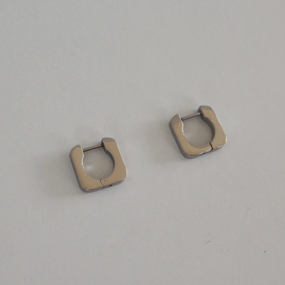 P324  stainless square minimum hoop pierce