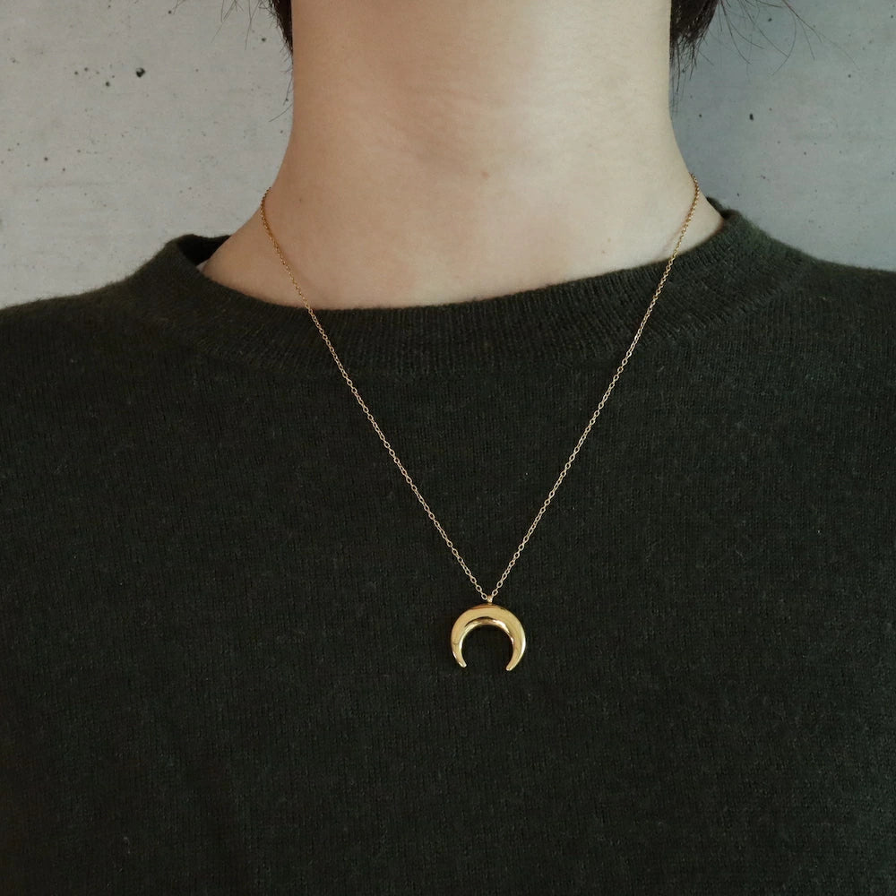 N044  stainless moon motif necklace