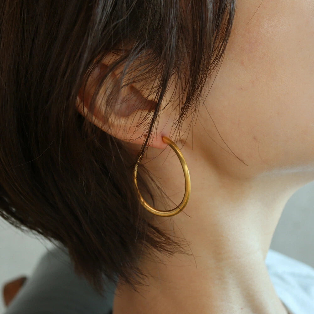 P119  stainless matte gold wave hoop pierce